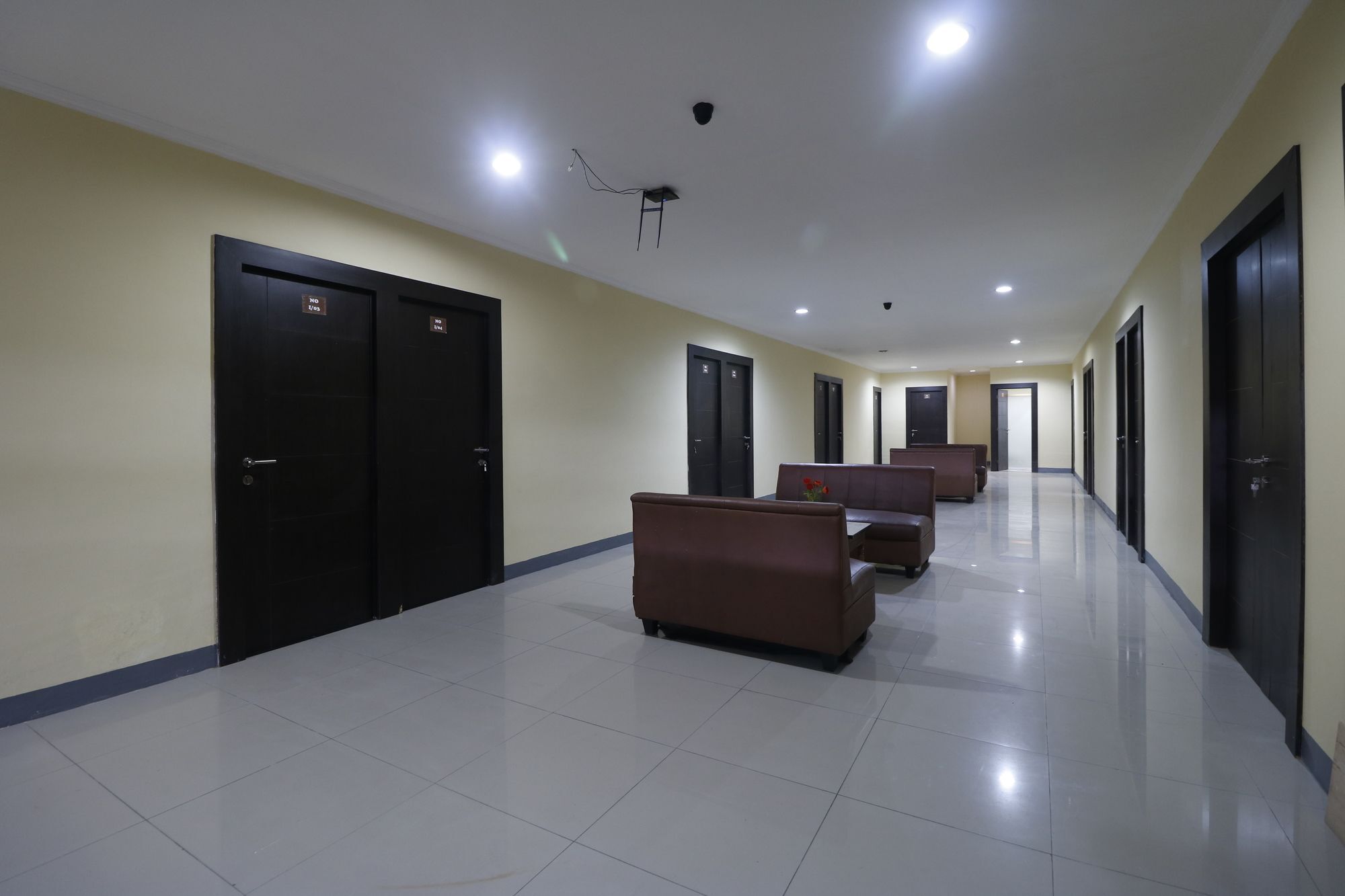 Готель Reddoorz Near Itc Cempaka Mas Джакарта Екстер'єр фото