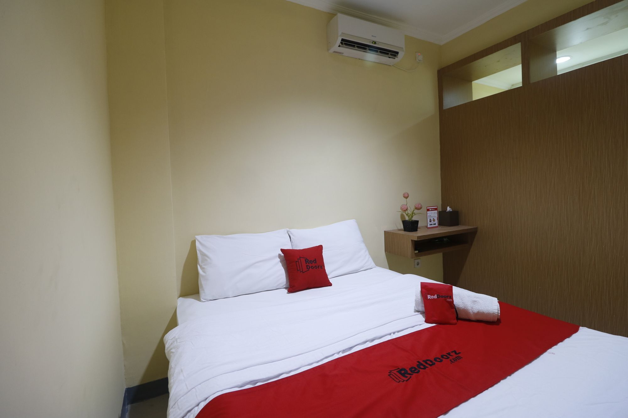 Готель Reddoorz Near Itc Cempaka Mas Джакарта Екстер'єр фото