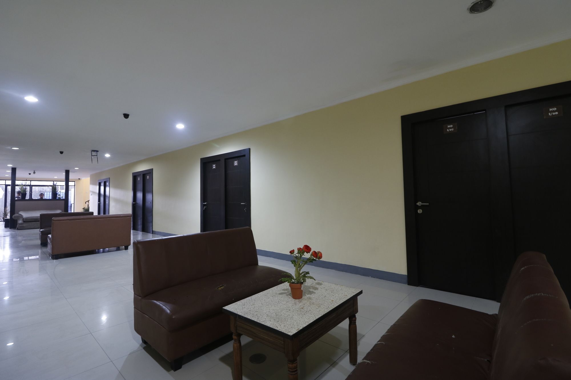 Готель Reddoorz Near Itc Cempaka Mas Джакарта Екстер'єр фото